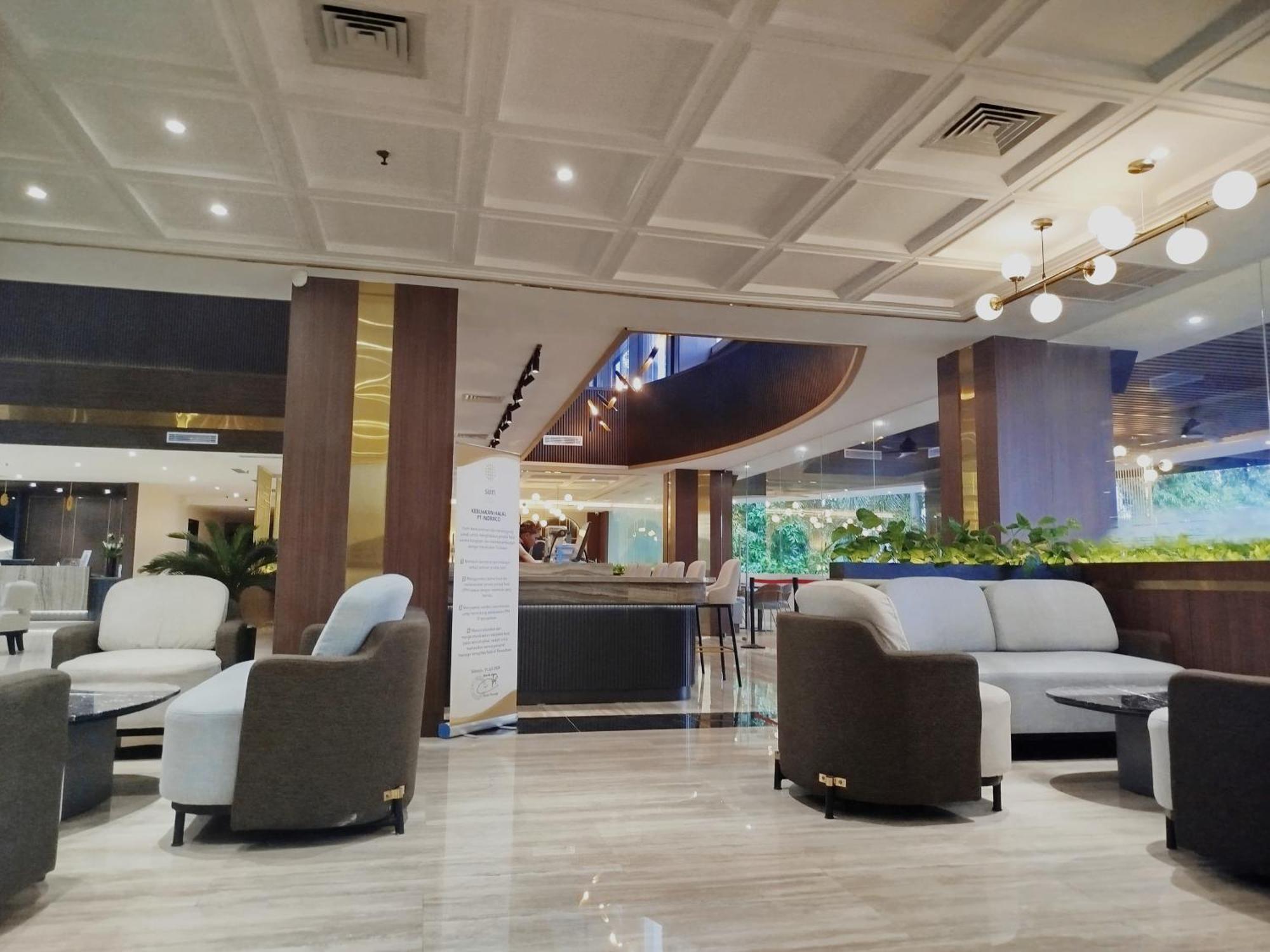 The Sun Hotel Sidoarjo Exterior foto