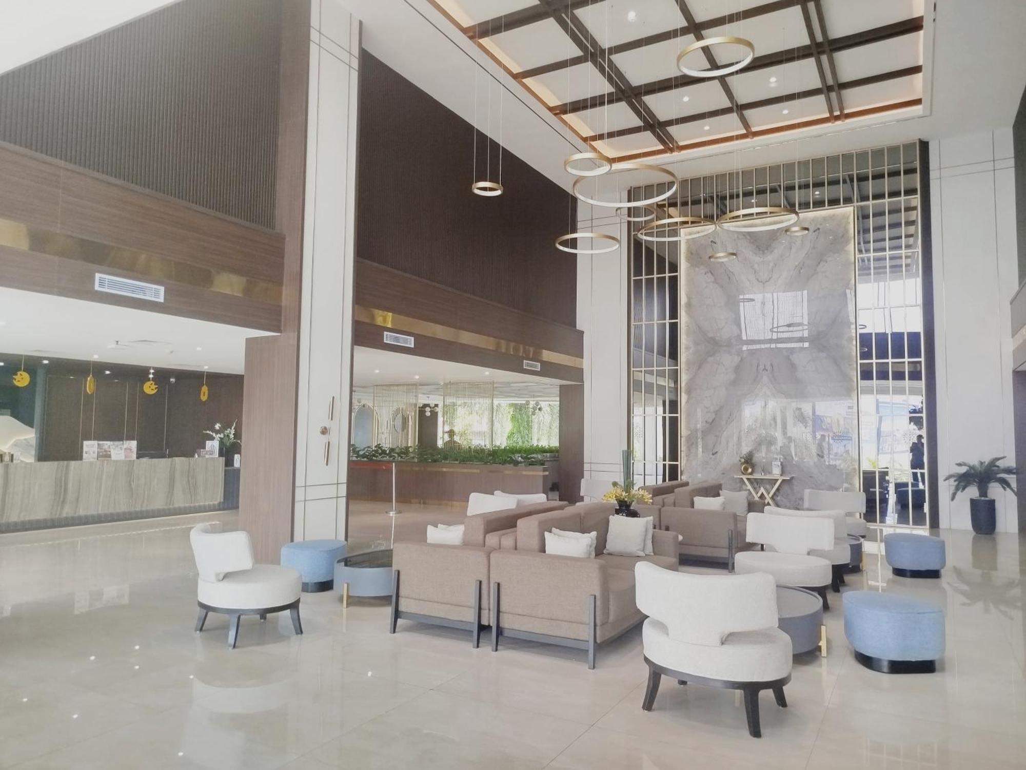 The Sun Hotel Sidoarjo Exterior foto