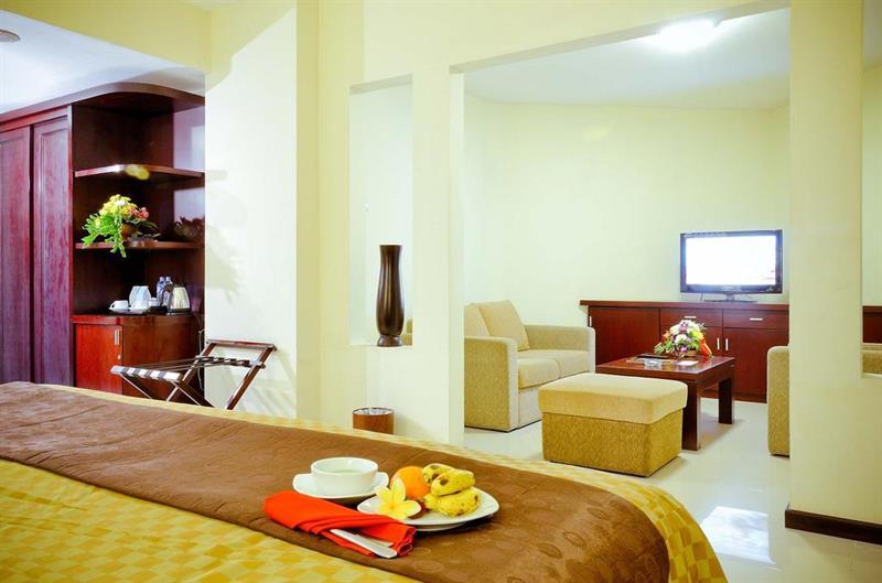The Sun Hotel Sidoarjo Exterior foto